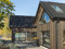 Familjen Nirs villa med stora glaspartier
