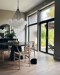 Villa_ametisten med stora svarta fönster från Elitfönster